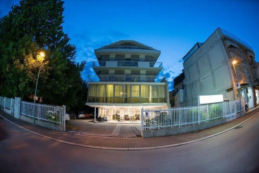 Hotel Carmen Riccione 2*,